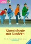 Voraussetzung fr das Lernen ist, dass beide Gehirnhlften zusammenarbeiten. In der Kinesiologie werden Ausgleichs- und Bewegungsbungen angewandt, die Krper, Geist und Seele aktivieren und den Menschen in Harmonie mit sich bringen. Diese Techniken werden inzwischen sehr erfolgreich bei Kindern und Jugendlichen eingesetzt, um Schwierigkeiten entgegenzuwirken. Viele Farbfotos veranschaulichen diese bungen. 